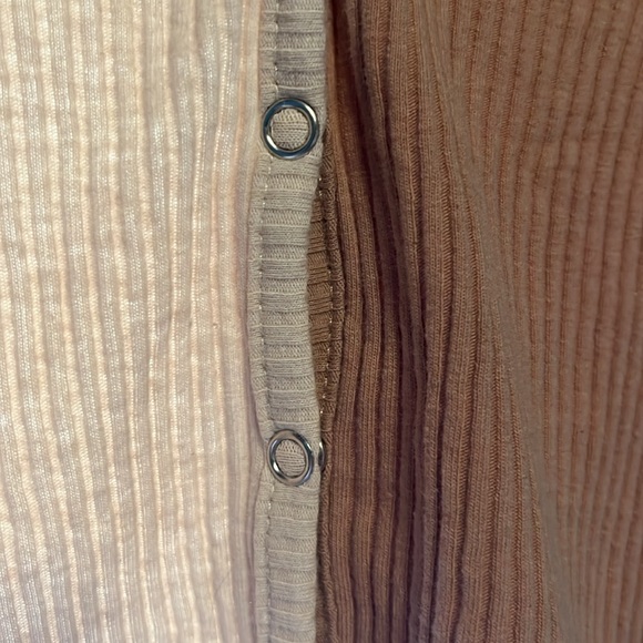 This is a SHEIN women’s top. It is in perfect condition and has barely been worn - Picture 4 of 10